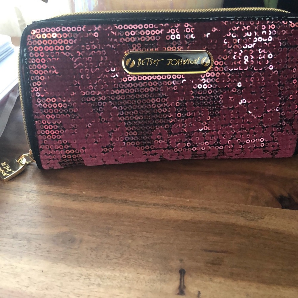 Never used Betsy wallet.